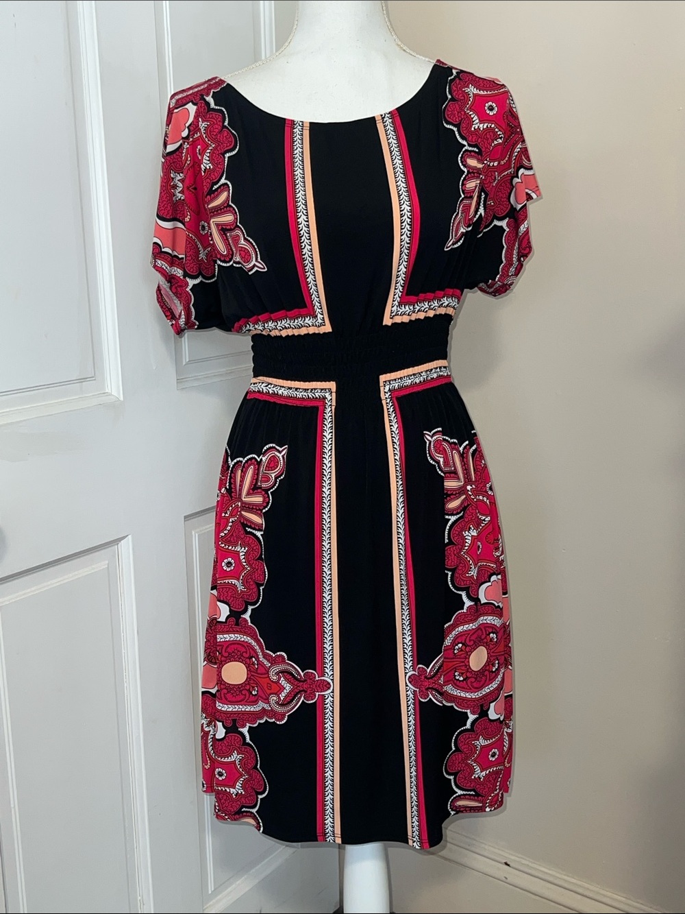 Bisou Bisou - Black & Pink Printed Short Sleeve Waist-Defined Dress